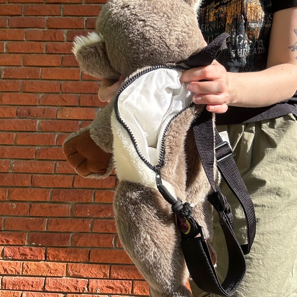 Gorilla Biscuit y2k Koala plush backpack - Picture 14 of 14